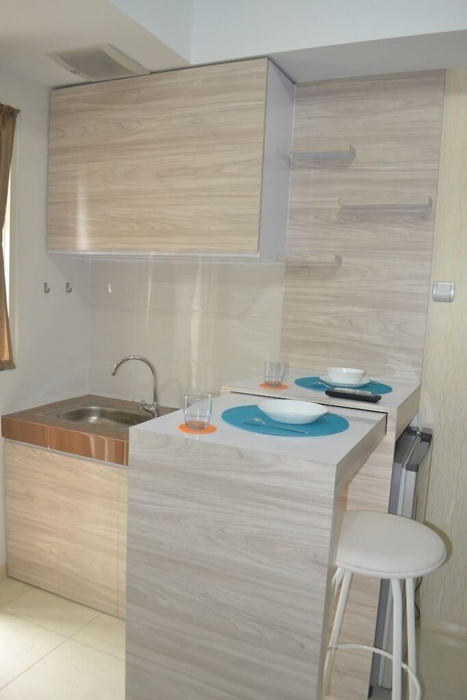 Studio | Private kitchenette | Fridge, stovetop, electric kettle, cookware/dishes/utensils