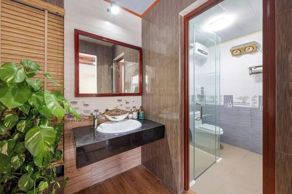 Double Room, Pool View | Bathroom | Shower, free toiletries, hair dryer, slippers