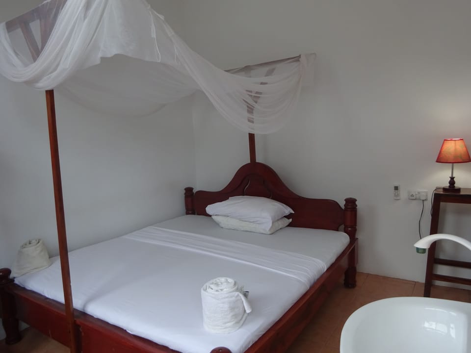 Economy Double Room, 2 Double Beds | Desk, free WiFi, bed sheets
