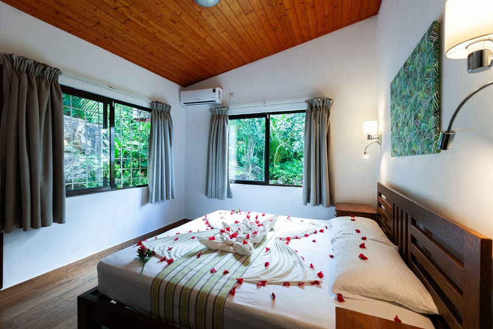 Premium Villa | Premium bedding, pillowtop beds, in-room safe, laptop workspace