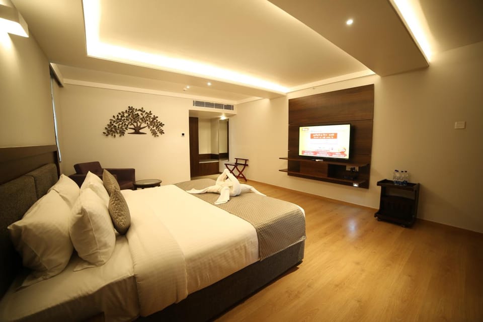 Premium bedding, minibar, in-room safe, desk