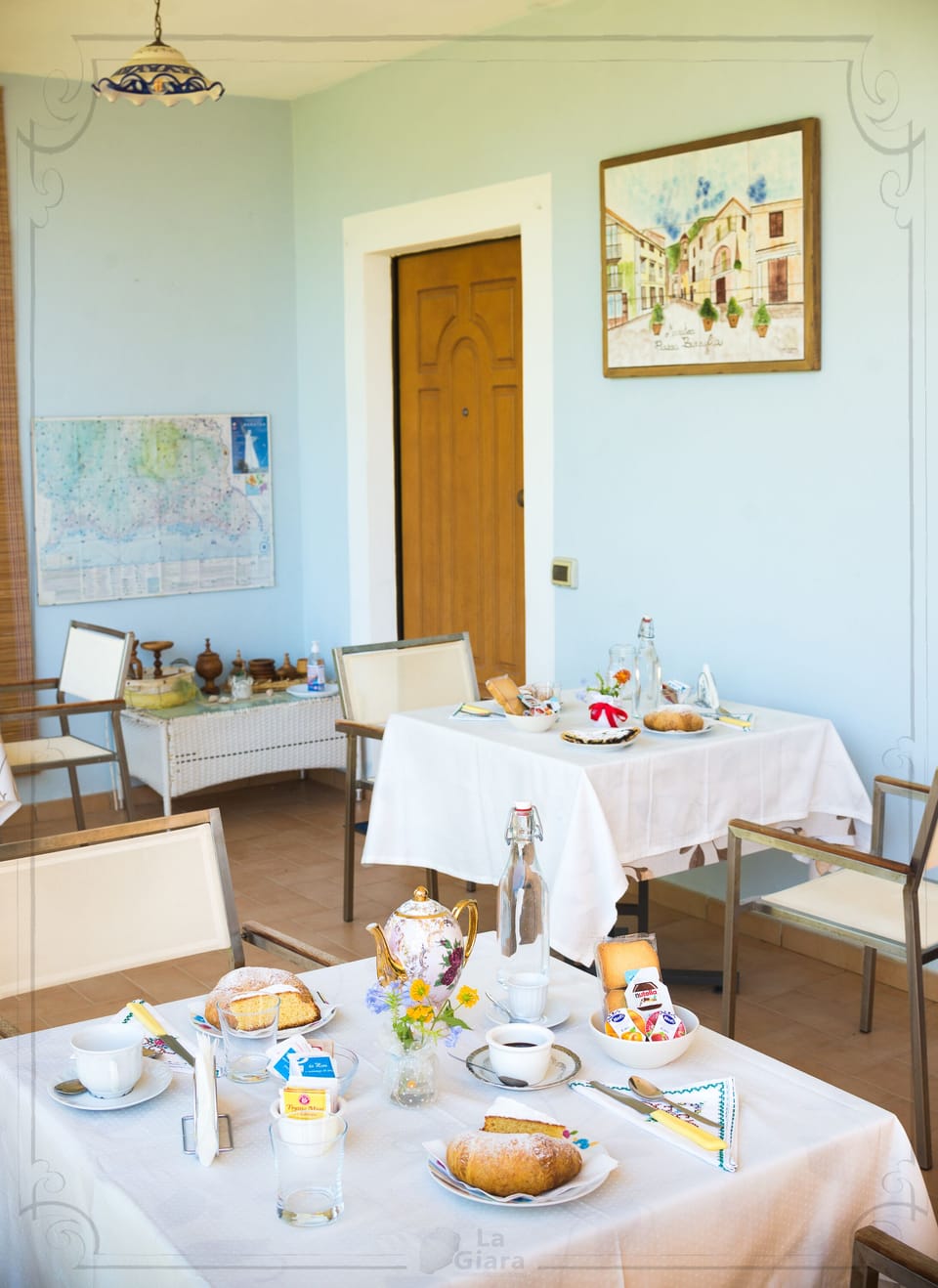Free local cuisine breakfast