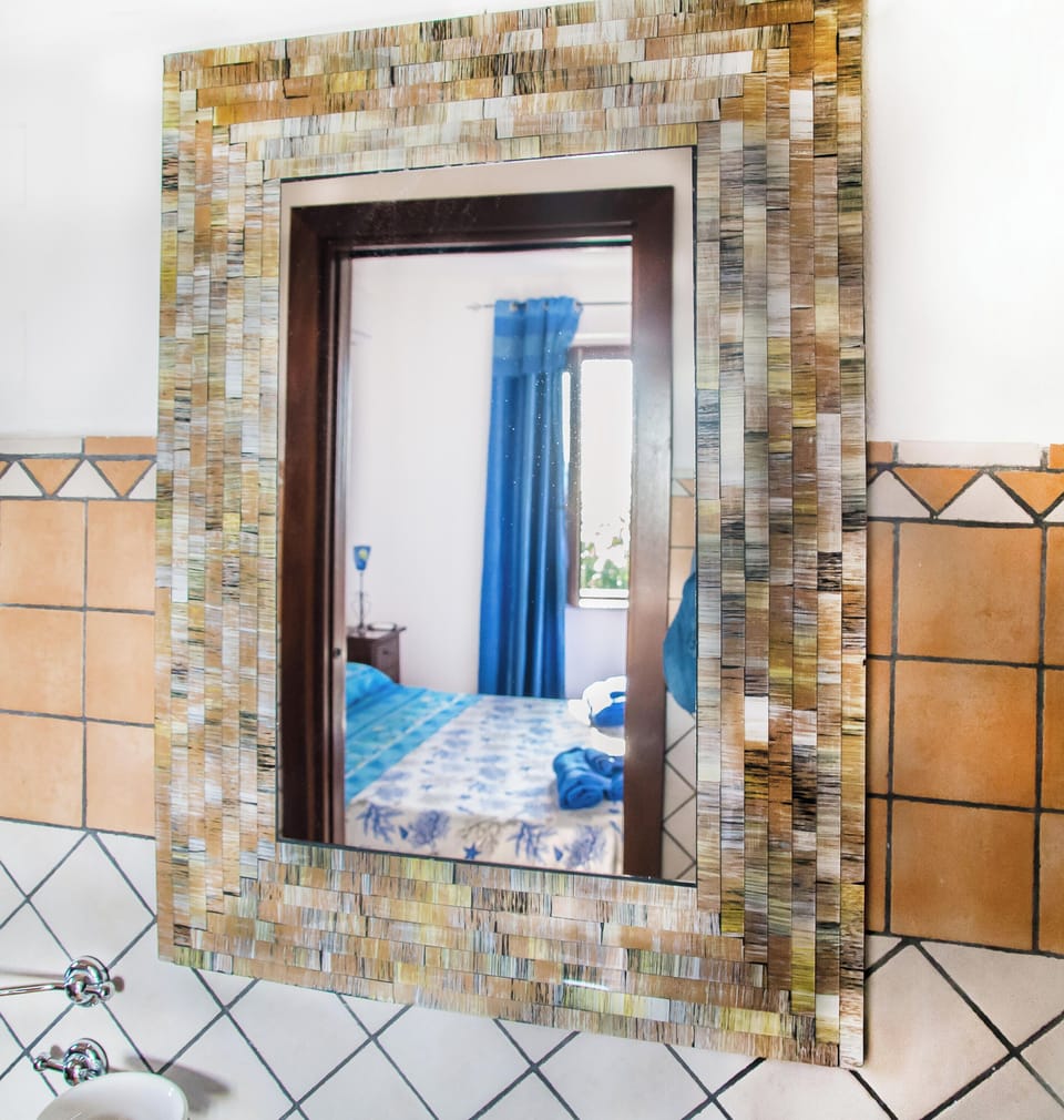 Classic Double Room, 1 Bedroom, Sea View | Bathroom | Shower, hair dryer, bidet, towels