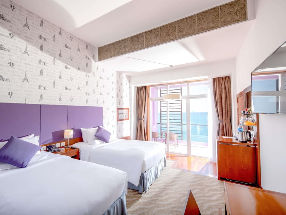 Superior Room, 2 Twin Beds, Ocean View | 1 bedroom, minibar, in-room safe, individually decorated