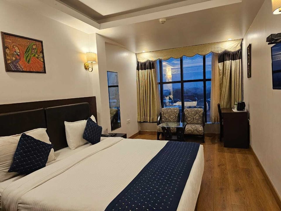 Club Room | Premium bedding, pillowtop beds, minibar, in-room safe