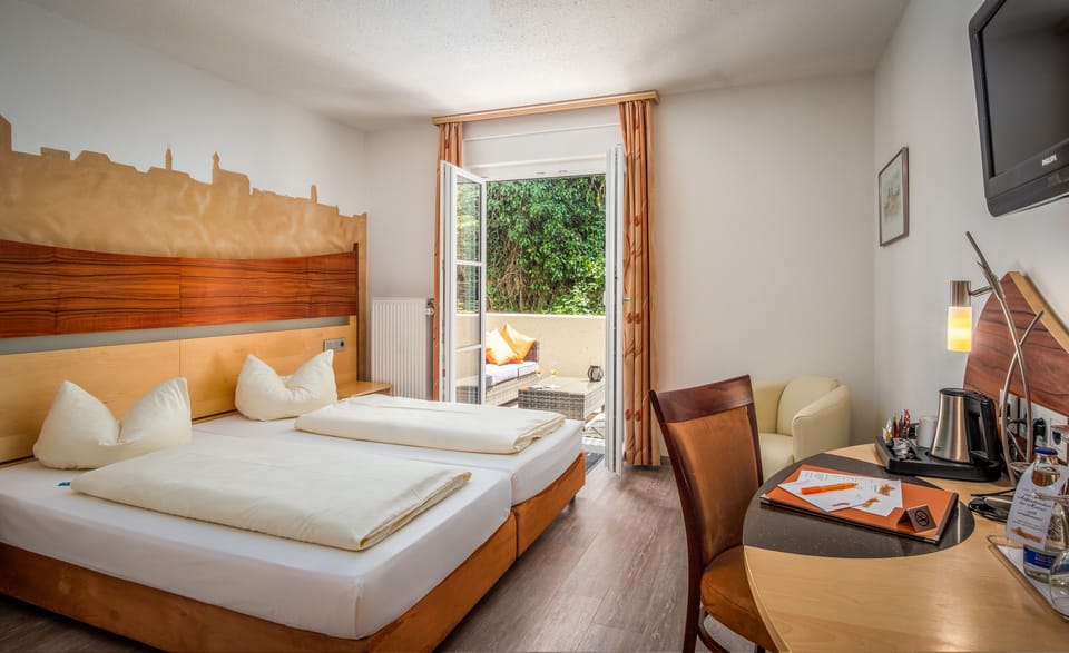 Luxury Double Room | Minibar, in-room safe, individually furnished, desk