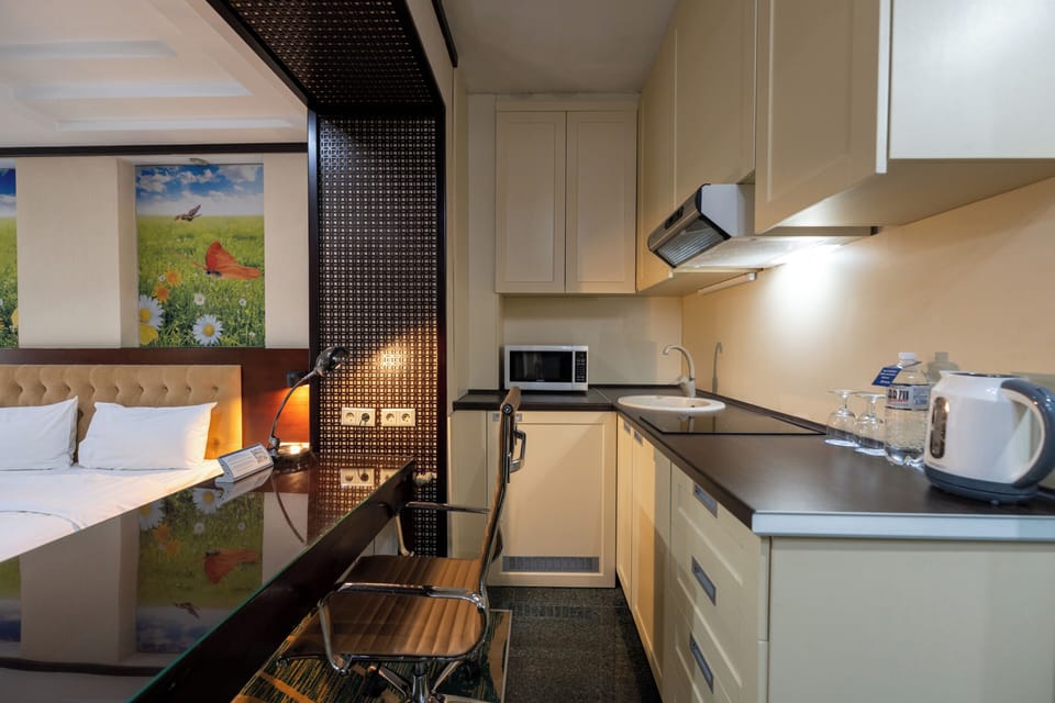 Family Studio | Private kitchen | Fridge