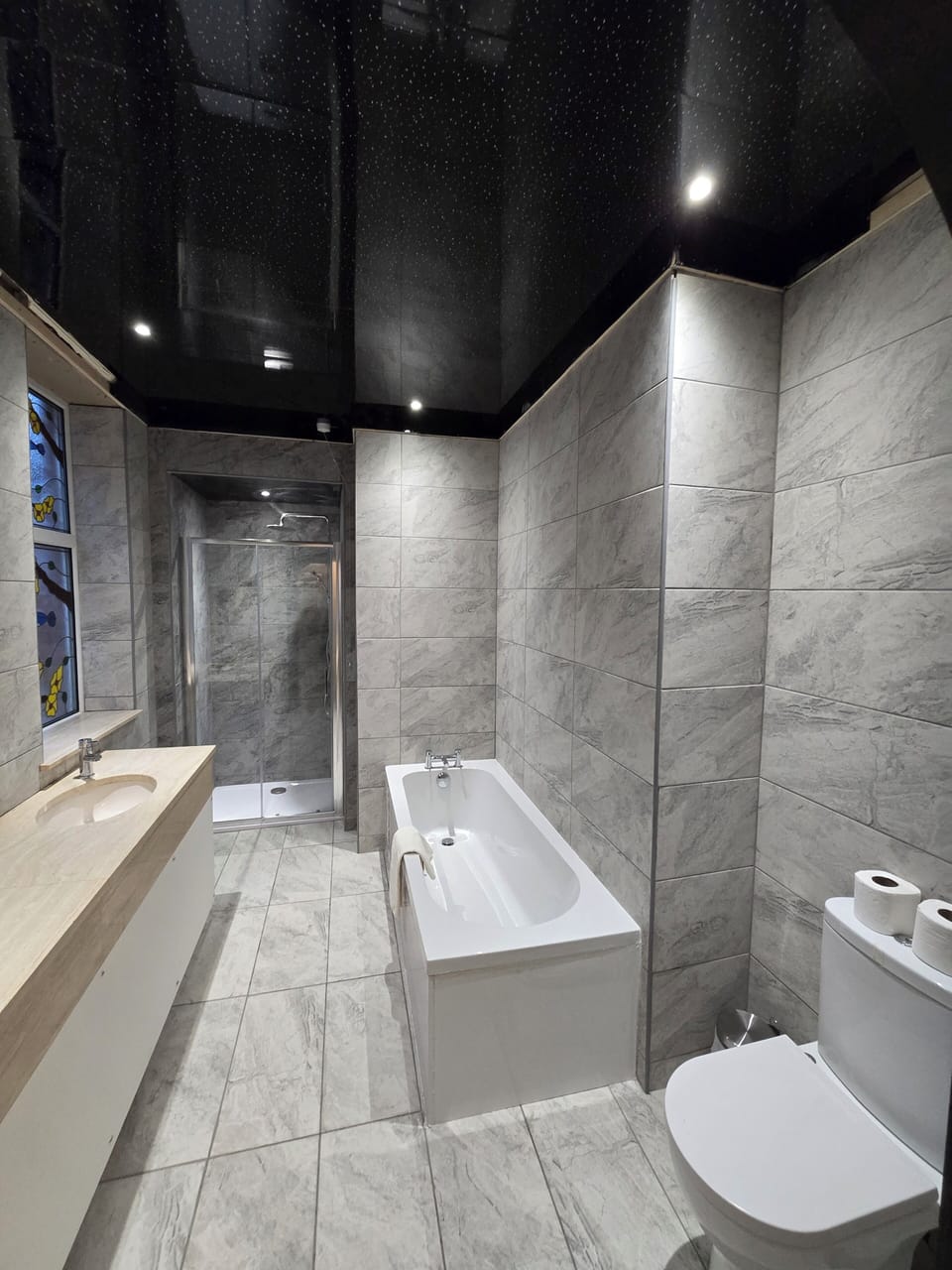 Club Double Room | Bathroom | Free toiletries, hair dryer, towels