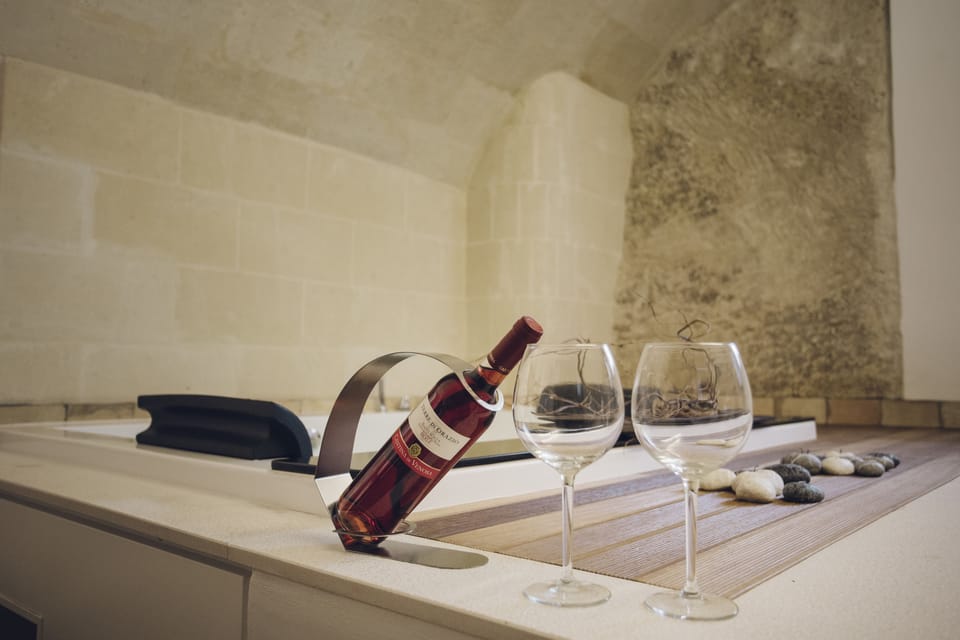 Deluxe Suite, Hot Tub | Premium bedding, minibar, in-room safe, desk