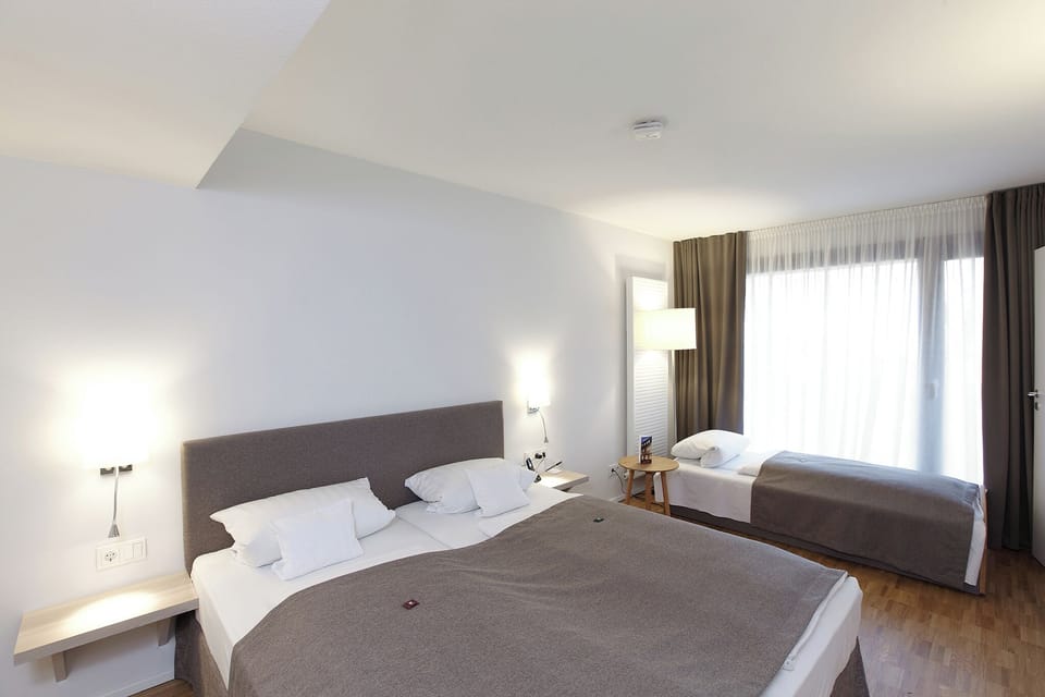 Comfort Triple Room (Pavillon) | Hypo-allergenic bedding, laptop workspace, cribs/infant beds, free WiFi