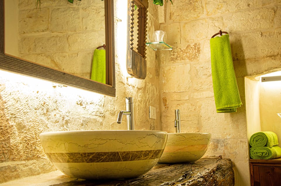 Luxury Suite, 1 King Bed, Private Bathroom | Bathroom | Shower, rainfall showerhead, designer toiletries, hair dryer