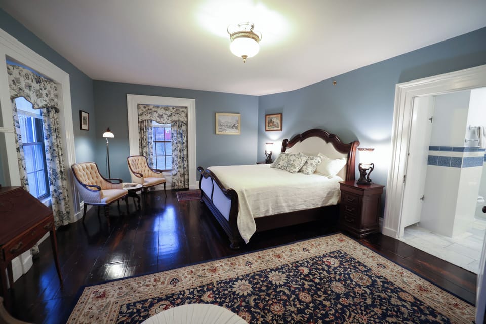 The Thomas Jefferson Room | 9 bedrooms, premium bedding, iron/ironing board, WiFi (free)