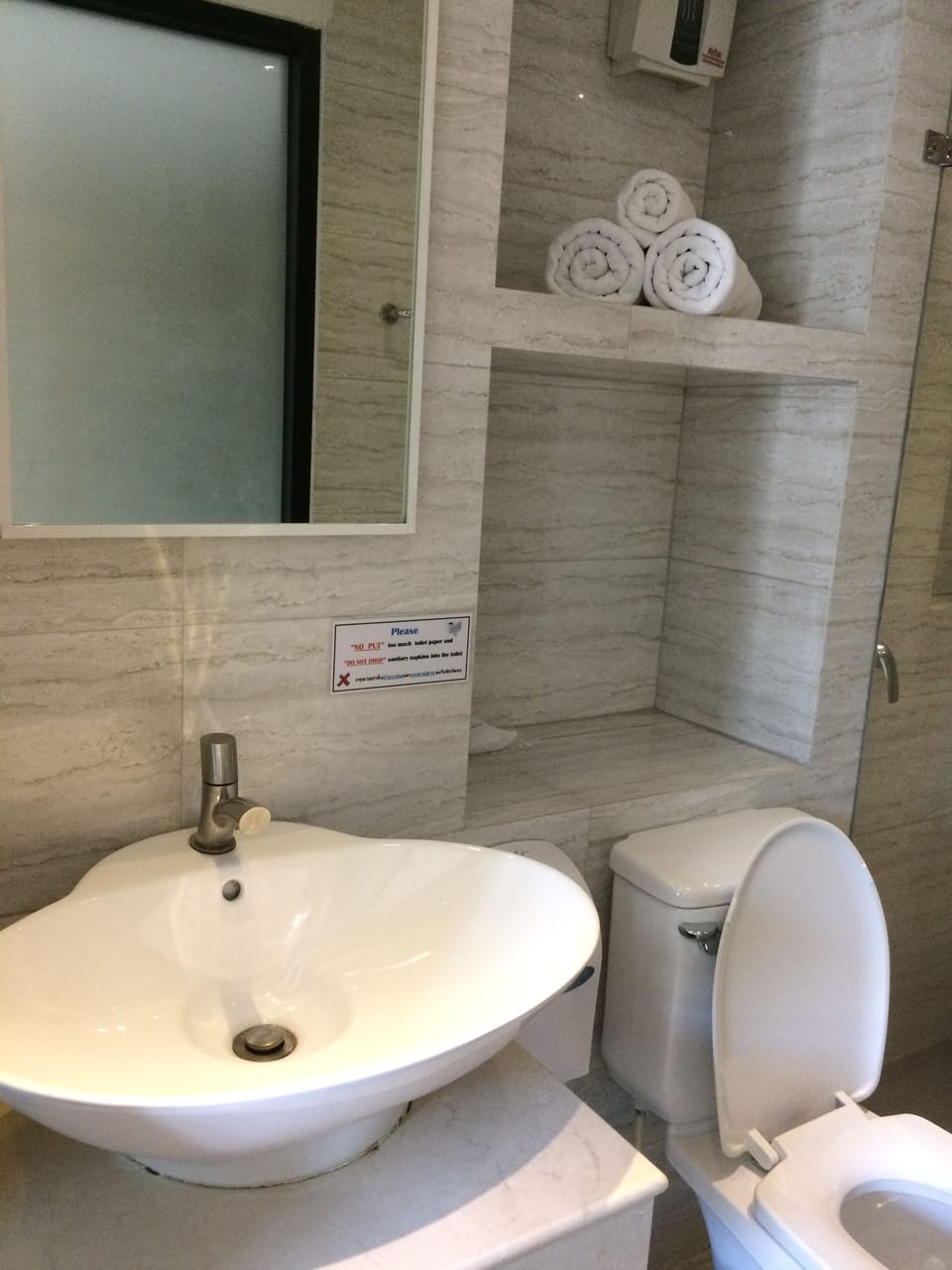 Family Room, 3 Bedrooms | Bathroom | Free toiletries, hair dryer, slippers, towels