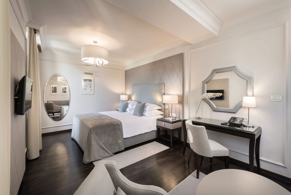 Deluxe Room | Down comforters, minibar, in-room safe, desk