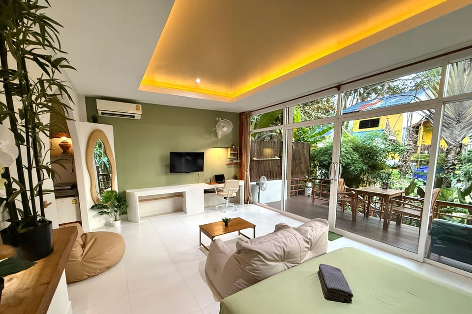 Superior Bungalow - Large Garden View (Ensuite) | Soundproofing, free WiFi, bed sheets