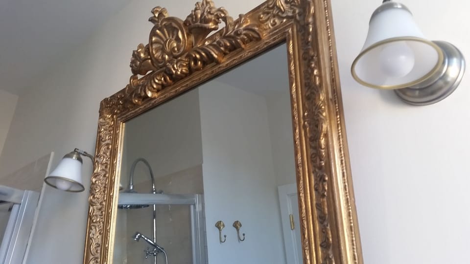 Superior Double Room, 1 Queen Bed, Ensuite (Romantique) | Premium bedding, down comforters, in-room safe, individually decorated