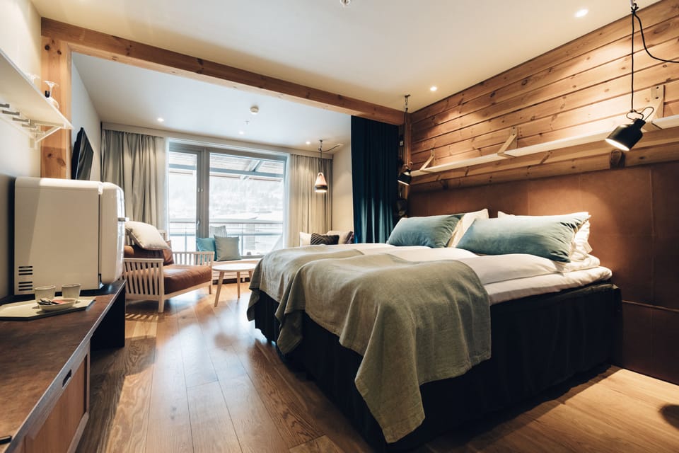 Deluxe Room | In-room safe, desk, blackout drapes, WiFi (free)