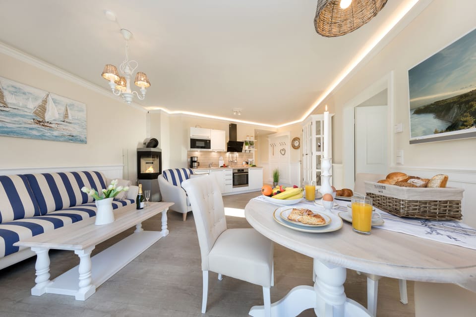 Flat-screen TV, fireplace, heated floors
