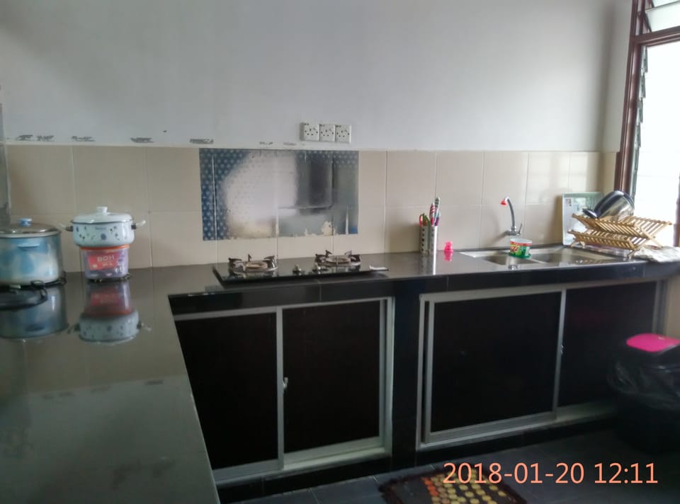 Family House, 3 Bedrooms, 2 Bathrooms | Private kitchen | Full-size fridge, stovetop, dishwasher, electric kettle