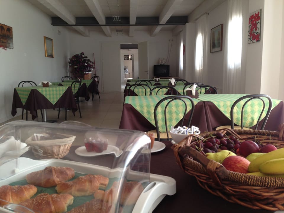 Daily buffet breakfast for a fee
