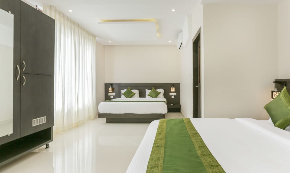 Premium Room | Desk, iron/ironing board, WiFi (free)