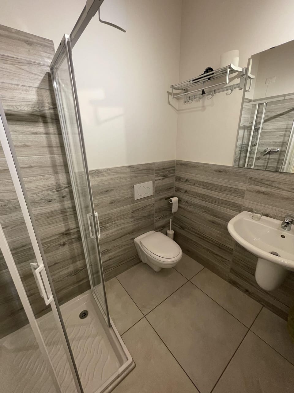 Double Room | Bathroom | Towels, soap, toilet paper