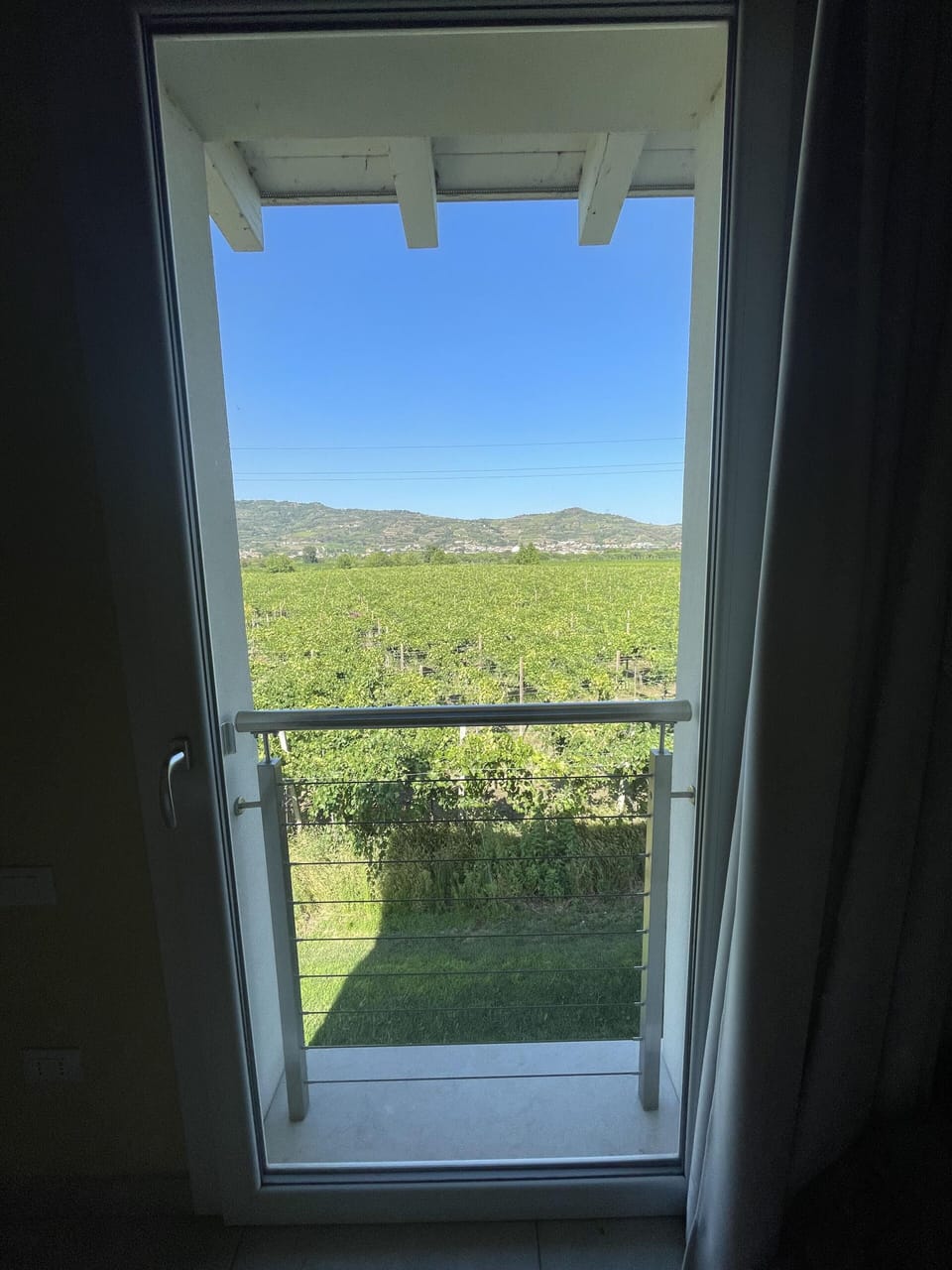 Premium bedding, desk, blackout drapes, WiFi (free)