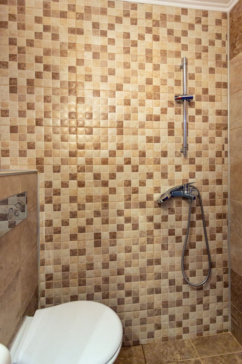Standard Double Room | Bathroom shower
