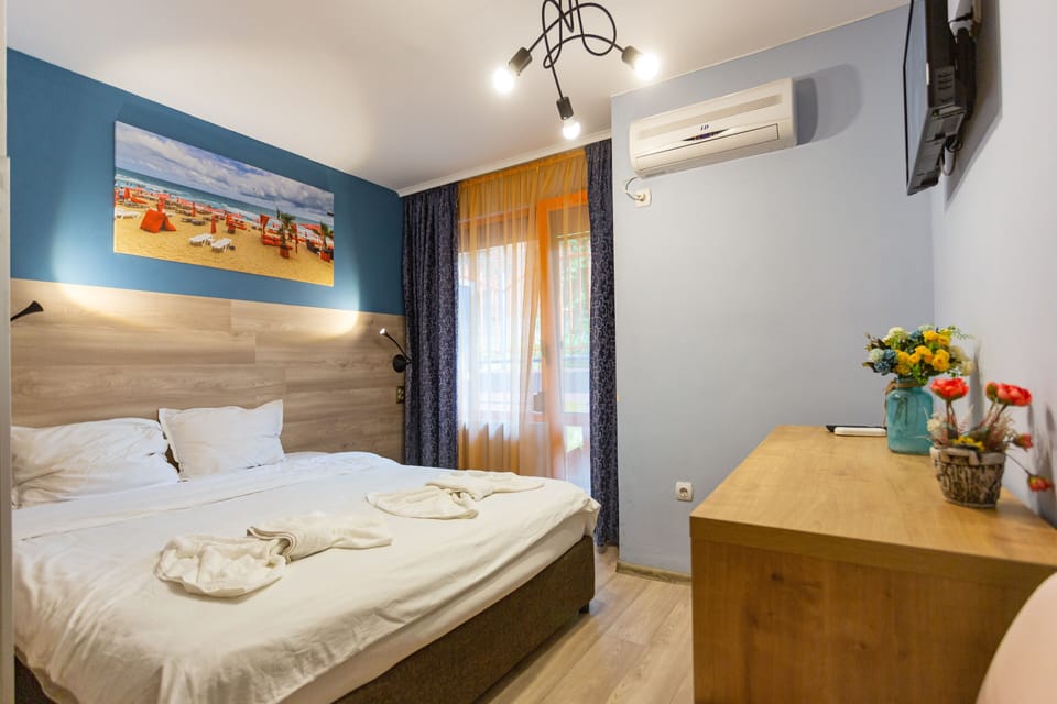 Standard Double Room (with extra bed) | Minibar, desk, free WiFi