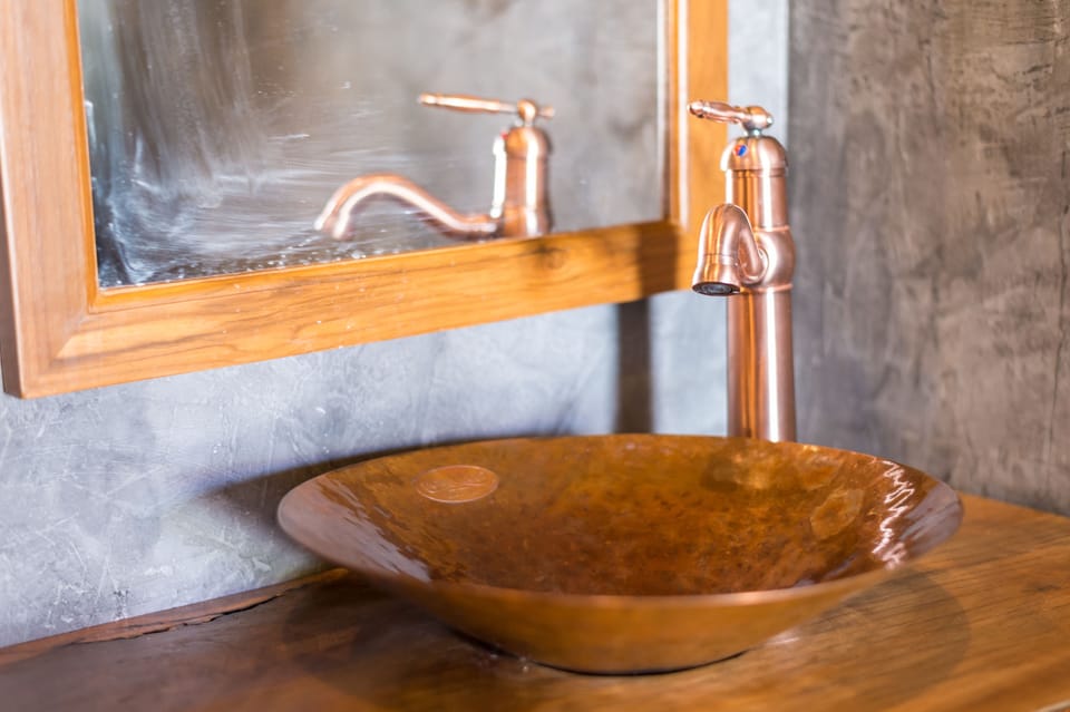 Bathroom sink