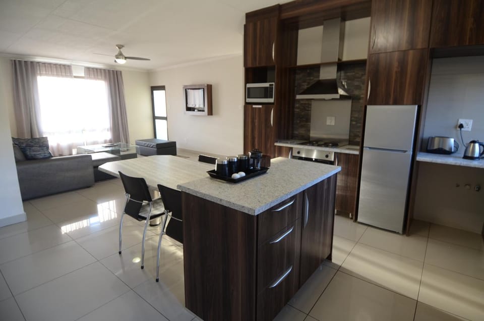 Fridge, oven, stovetop, electric kettle