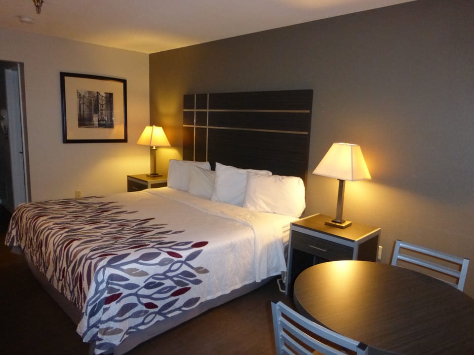 WiFi (free), bed sheets