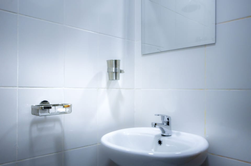 Bathroom sink