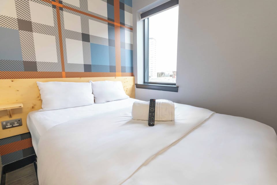 Standard Double Room, 1 Double Bed | Laptop workspace, soundproofing, iron/ironing board, free WiFi