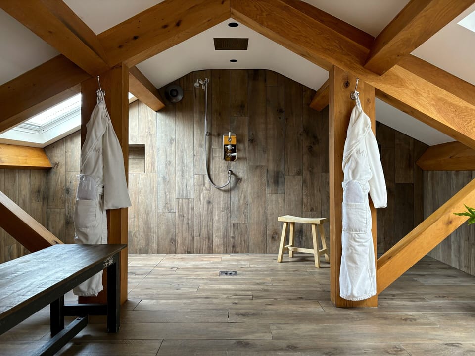 Luxury Double Room, 1 Double Bed, Ensuite (Diamond) | Bathroom | Combined shower/tub, free toiletries, hair dryer, bathrobes