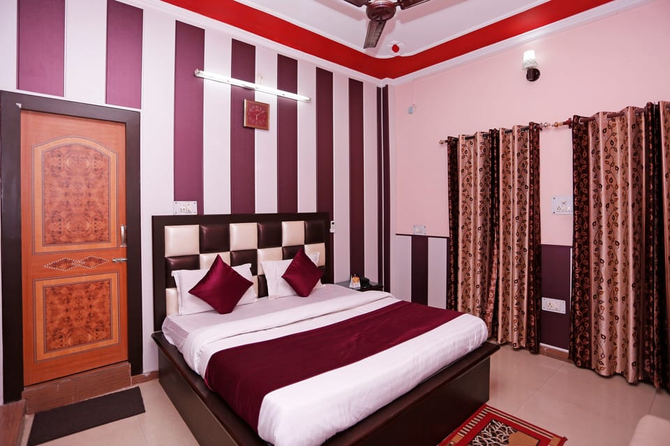 Double or Twin Room | Bathroom | Shower, rainfall showerhead, free toiletries, towels