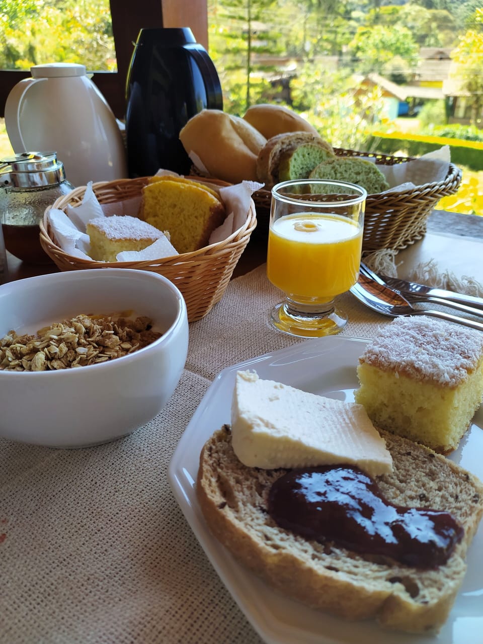 Free daily continental breakfast