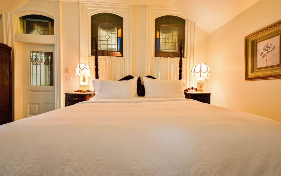Luxury Suite, 1 King Bed, Non Smoking | 1 bedroom, individually decorated, individually furnished, desk