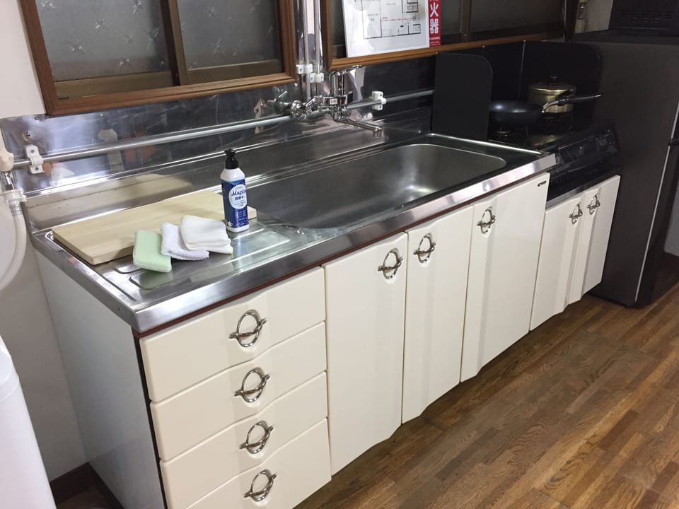 Standard House, 3 Bedrooms, Non Smoking | Private kitchen | Fridge, microwave, oven, stovetop