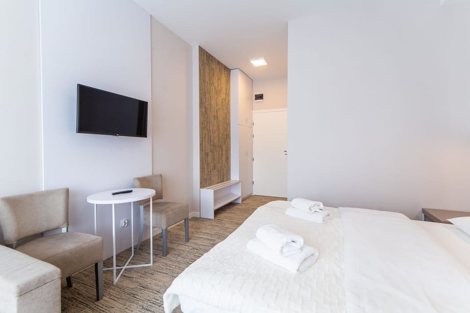 Deluxe Double Room | Minibar, iron/ironing board, free WiFi, bed sheets