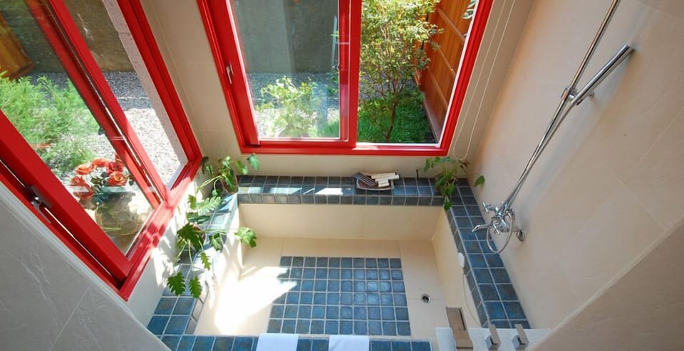 Deluxe Quadruple Room | Blackout drapes, free WiFi