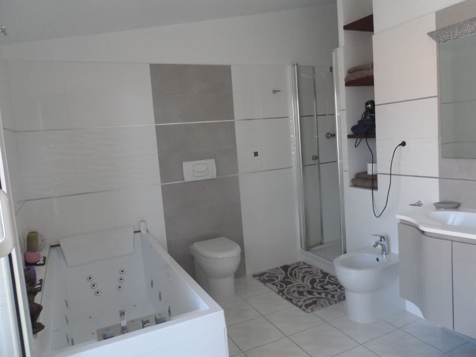 Deluxe Triple Room, 1 Bedroom, Hill View | Bathroom | Shower, free toiletries, hair dryer, bidet