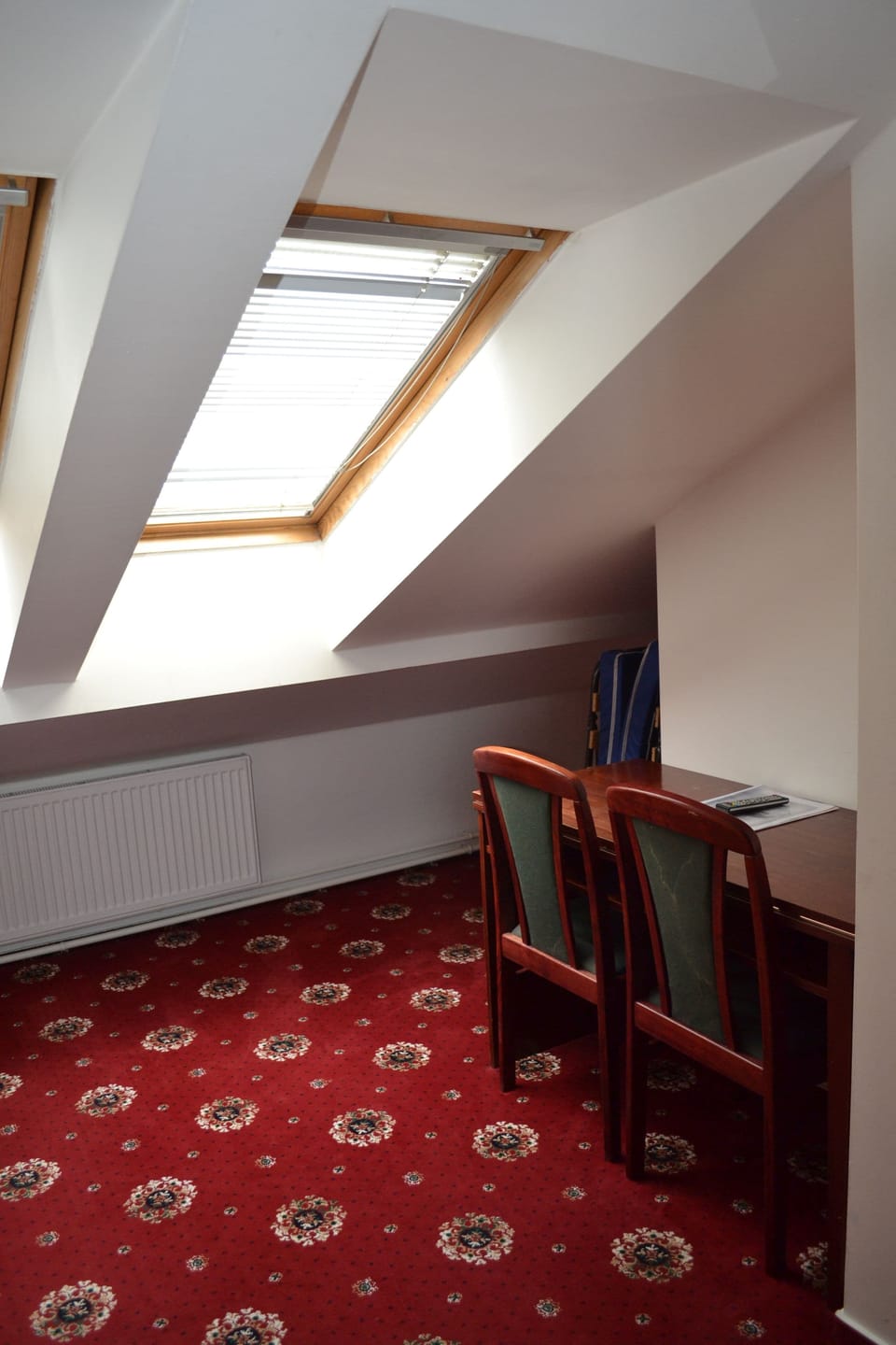 Single Room | Desk, blackout drapes, iron/ironing board (on request), WiFi (free)