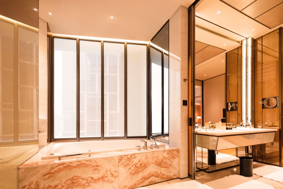 Executive Room, 1 King Bed | Minibar (some free items), in-room safe, desk, blackout drapes
