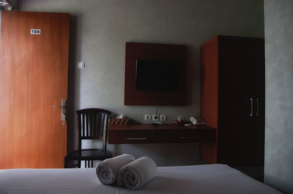 Standard Double Room | Desk, rollaway beds (surcharge), WiFi (free), bed sheets