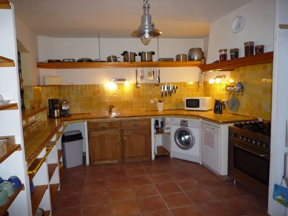 Cottage, 4 Bedrooms | Private kitchen | Electric kettle