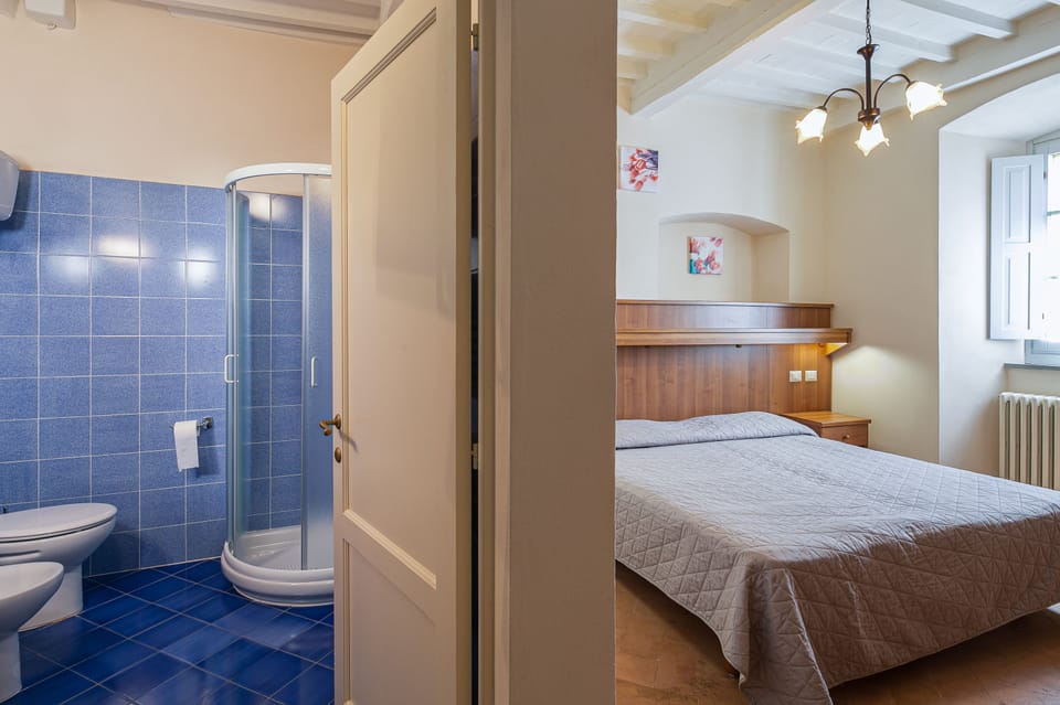 Double Room, Private Bathroom, City View | Bathroom | Shower, free toiletries, hair dryer, bidet