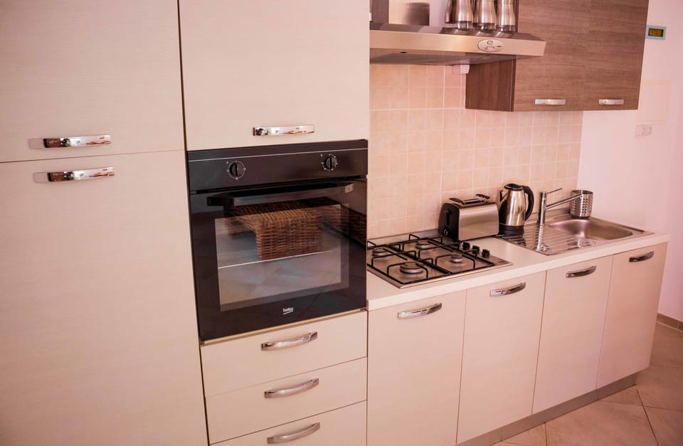 Apartment, 2 Bedrooms, Ocean View | Private kitchen | Full-size fridge, microwave, oven, stovetop