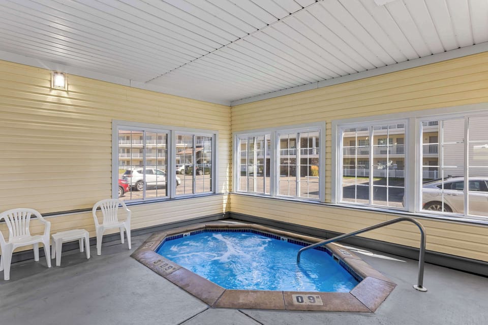 Quality Inn Lakefront Hotel in Saint Ignace