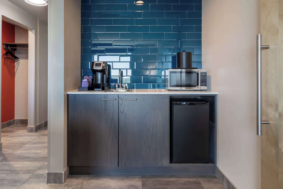 Suite, 1 Bedroom (1 King Bed) | Premium bedding, down comforters, pillowtop beds, in-room safe
